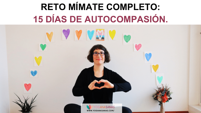 reto mimate completo2 reto mimate completo de autocompasion Ana sentada haciendo la forma de corazón con sus manos bajo un arcoíris de corazones de colores.